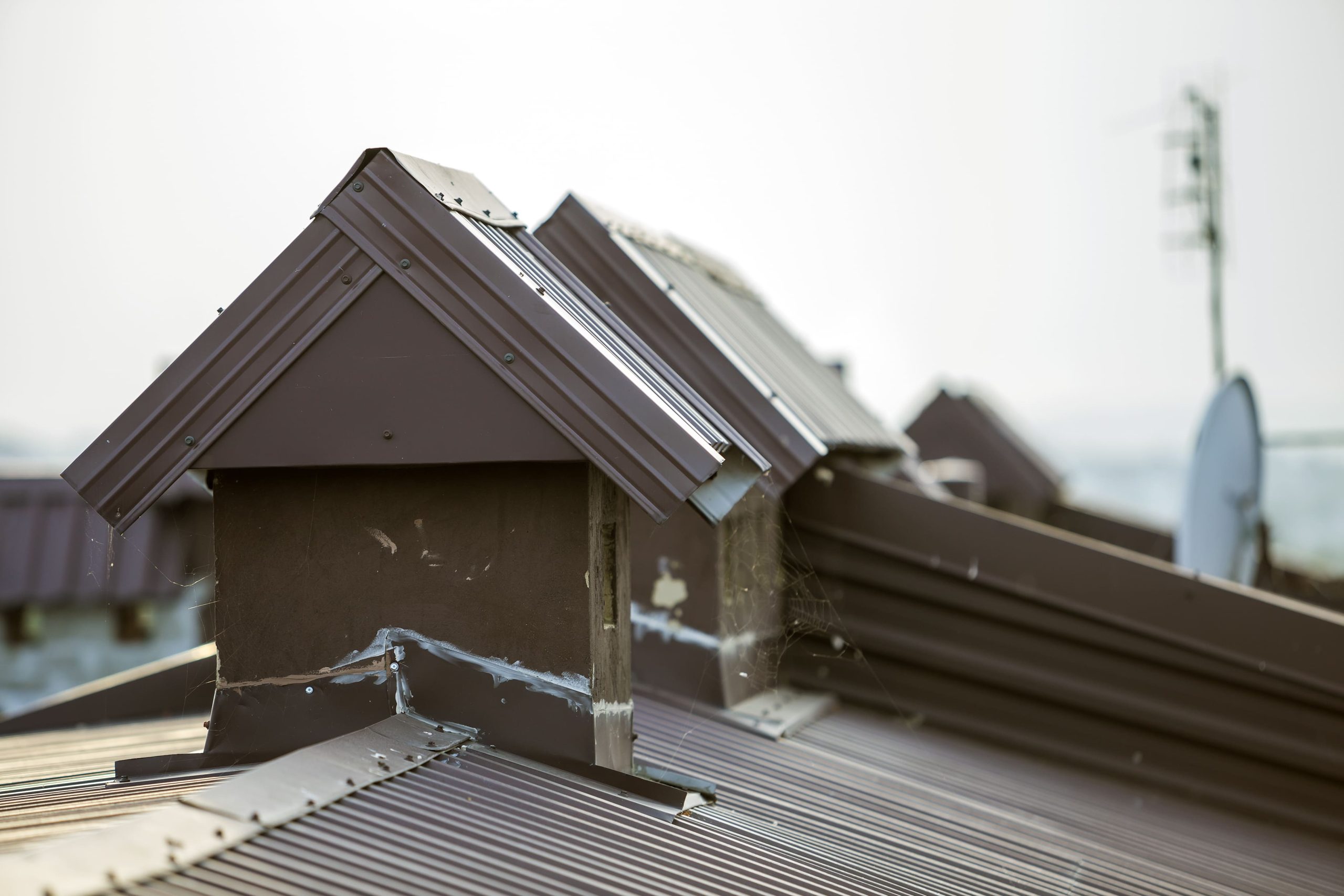 damaged rusted roof defects